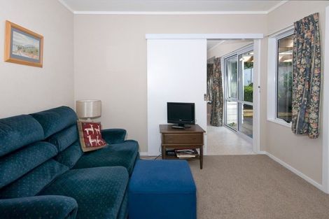 Photo of property in 7 Borrowdace Avenue, Botany Downs, Auckland, 2010