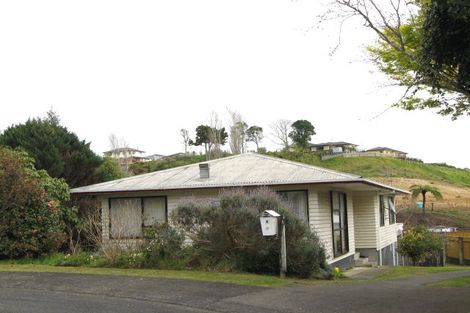 Photo of property in 4 Ward Place, Marfell, New Plymouth, 4310