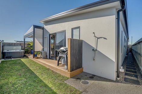 Photo of property in 10 Knightia Drive, Papamoa Beach, Papamoa, 3118