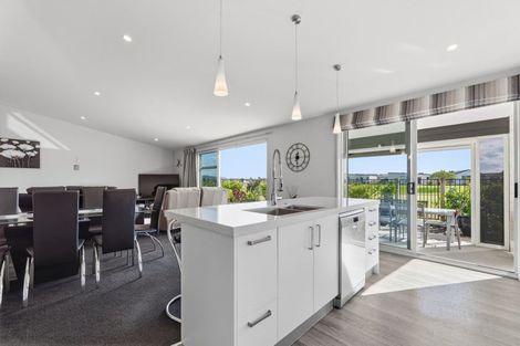 Photo of property in 29 Harding Drive, Papamoa Beach, Papamoa, 3118