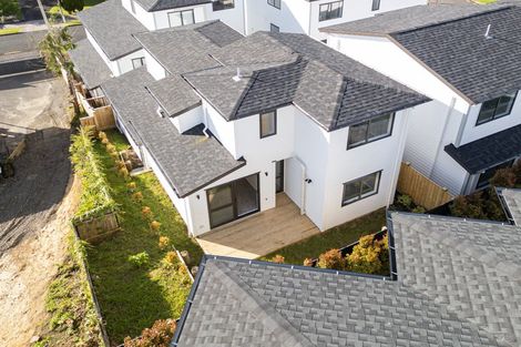 Photo of property in 13c Windermere Crescent, Blockhouse Bay, Auckland, 0600