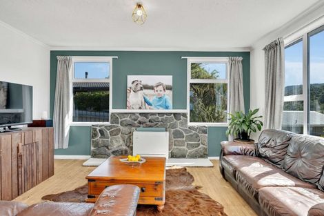 Photo of property in 82 Milton Terrace, Picton, 7220