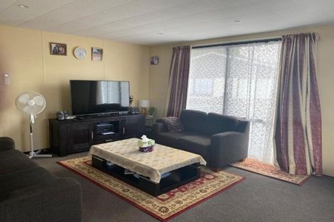Photo of property in 2/11 Nearco Street, Randwick Park, Auckland, 2105