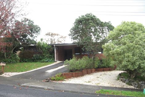 Photo of property in 8 Gibson Place, Mellons Bay, Auckland, 2014