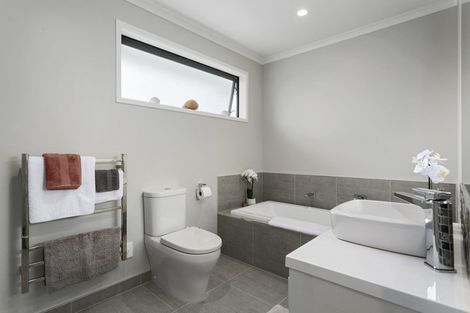 Photo of property in 31 Rose Leigh Drive, Cambridge, 3434