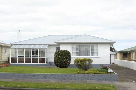 Photo of property in 12 Turakina Street, Merrilands, New Plymouth, 4312