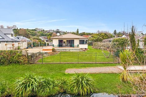 Photo of property in 10 Gemini Place, Kawaha Point, Rotorua, 3010