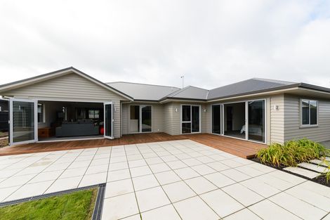 Photo of property in 35 Rodeo Drive, Kelvin Grove, Palmerston North, 4414
