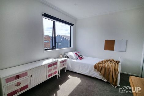 Photo of property in 32/1 Scott Road, Hobsonville, Auckland, 0616