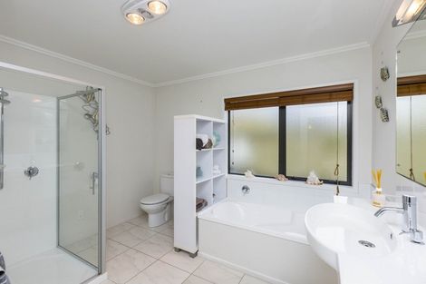 Photo of property in 22 Jade Crescent, Timberlea, Upper Hutt, 5018