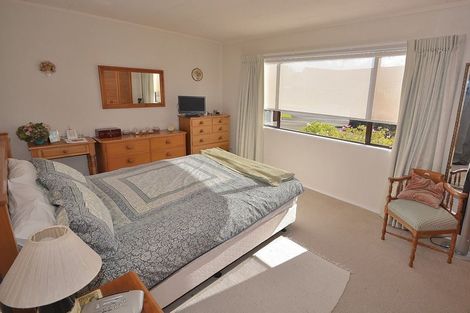 Photo of property in 1 Oak Bay, Waikanae, 5036