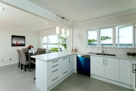 Photo of property in 16 Hauraki Crescent, Pinehill, Auckland, 0632