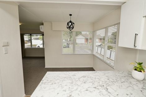 Photo of property in 6 Sutherland Crescent, Westbrook, Palmerston North, 4412