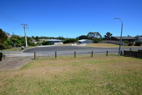 Photo of property in 38 Paradise Road, Coopers Beach, 0420