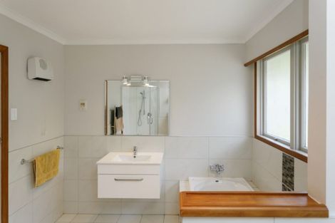 Photo of property in 18 Ingle Avenue, Waipahihi, Taupo, 3330