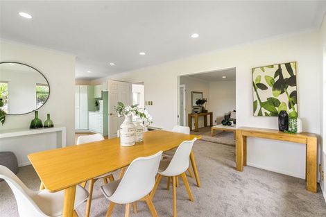 Photo of property in 10 Sandpiper Grove, Unsworth Heights, Auckland, 0632