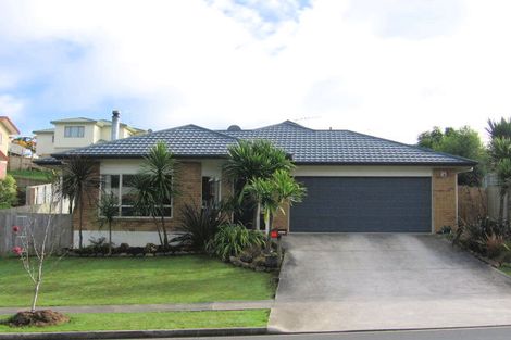 Photo of property in 17 De Havilland Drive, Goodwood Heights, Auckland, 2105