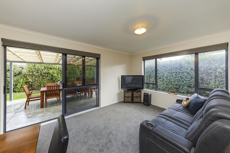 Photo of property in 25 Boston Parade, Kelvin Grove, Palmerston North, 4414