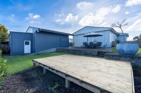Photo of property in 73 Kawiu Road, Levin, 5510