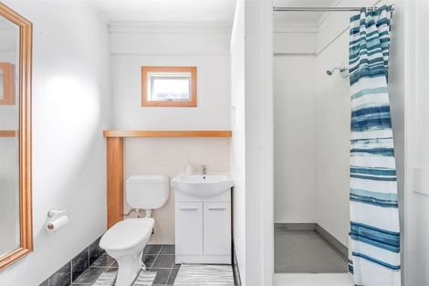 Photo of property in 69 Wade River Road, Stanmore Bay, Whangaparaoa, 0932