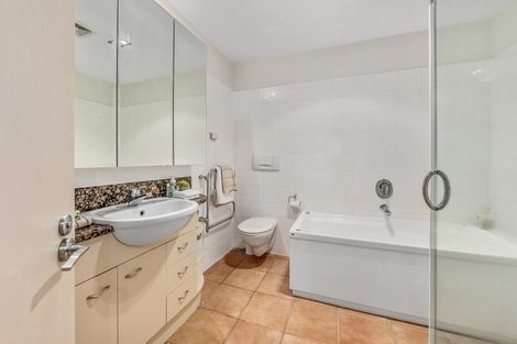 Photo of property in The Sands Apartments, 5/47 The Strand, Takapuna, Auckland, 0622