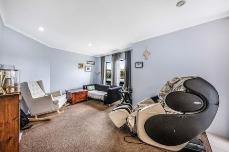 Photo of property in 86 San Marino Drive West, Henderson, Auckland, 0612
