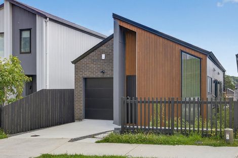 Photo of property in 15 Piringa Road, Pukekohe, 2120