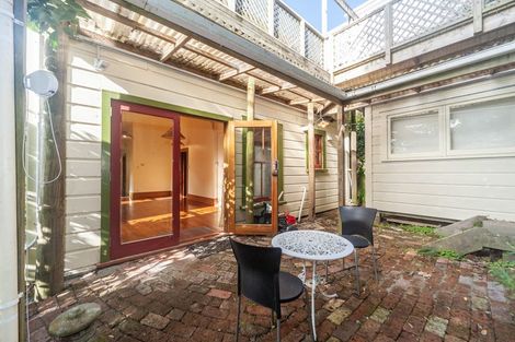 Photo of property in 90 Glenmore Street, Northland, Wellington, 6012