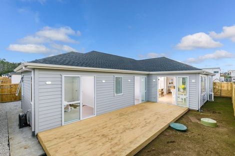 Photo of property in 16 Ropere Street, Kumeu, 0810