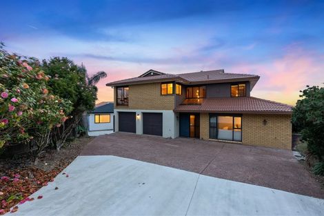 Photo of property in 37 Santa Monica Place, Goodwood Heights, Auckland, 2105