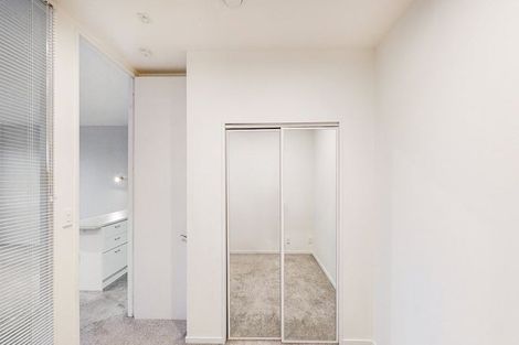 Photo of property in Stadium Garden Flats, 311/107 Thorndon Quay, Pipitea, Wellington, 6011