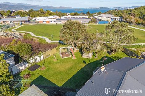 Photo of property in 5 Holly Grove, Maungaraki, Lower Hutt, 5010