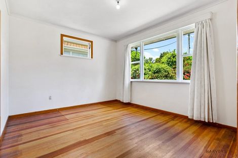 Photo of property in 15 Cliff View Drive, Green Bay, Auckland, 0604