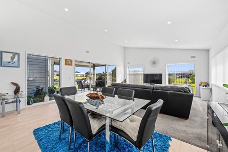 Photo of property in 9 Kamahi Place, One Tree Point, 0118