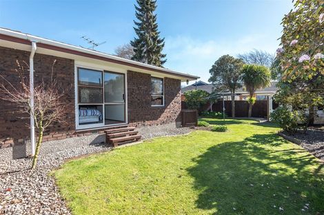 Photo of property in 14 Camberwell Place, Avonhead, Christchurch, 8042