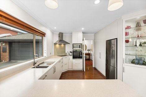 Photo of property in 92 Willowview Drive, Redwood, Christchurch, 8051