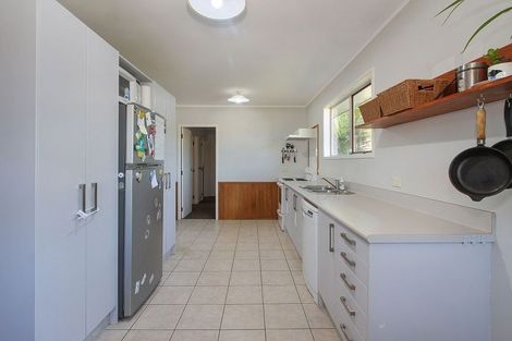Photo of property in 8 Papa Place, Birkdale, Auckland, 0626