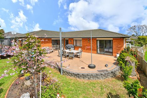 Photo of property in 17 Castlehill Court, Wattle Downs, Auckland, 2103