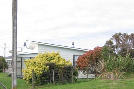 Photo of property in 33 Shortt Street, Foxton Beach, Foxton, 4815
