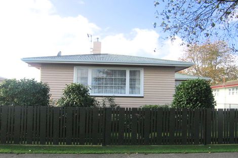 Photo of property in 17 Botanical Road, Takaro, Palmerston North, 4412