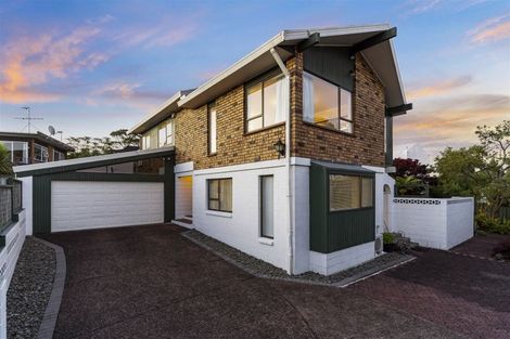 Photo of property in 2/26 Tui Glen Road, Birkenhead, Auckland, 0626