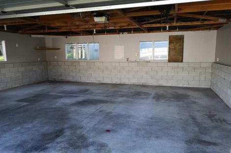 Photo of property in 90 Kemp Road, Massey, Auckland, 0614