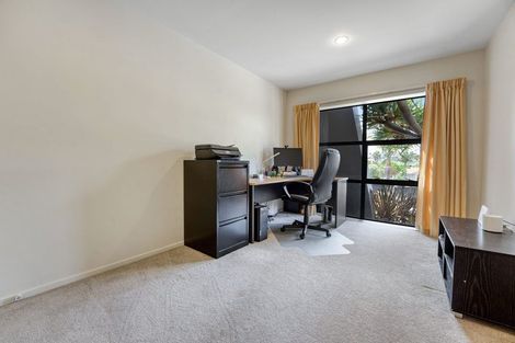 Photo of property in 23 Malin Place, Pinehill, Auckland, 0632