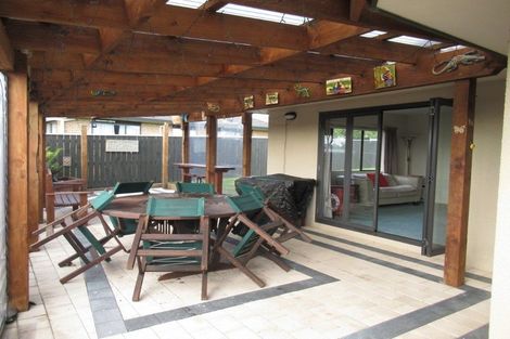 Photo of property in 37 Guildford Drive, Paraparaumu, 5032