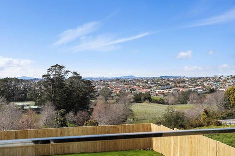 Photo of property in 85b Lake Panorama Drive, Henderson Valley, Auckland, 0614