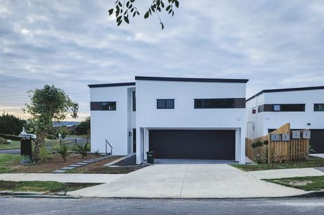 Photo of property in 2 Embling Place, Eastern Beach, Auckland, 2012