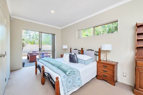 Photo of property in 60 Medallion Drive, Oteha, Auckland, 0632