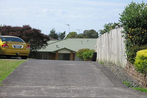 Photo of property in 26 Heversham Place, Glendene, Auckland, 0602