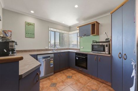 Photo of property in 11 Alpine Grove, Kelvin Grove, Palmerston North, 4414