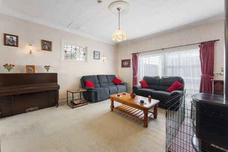 Photo of property in 4 Roxburgh Grove, Petone, Lower Hutt, 5012